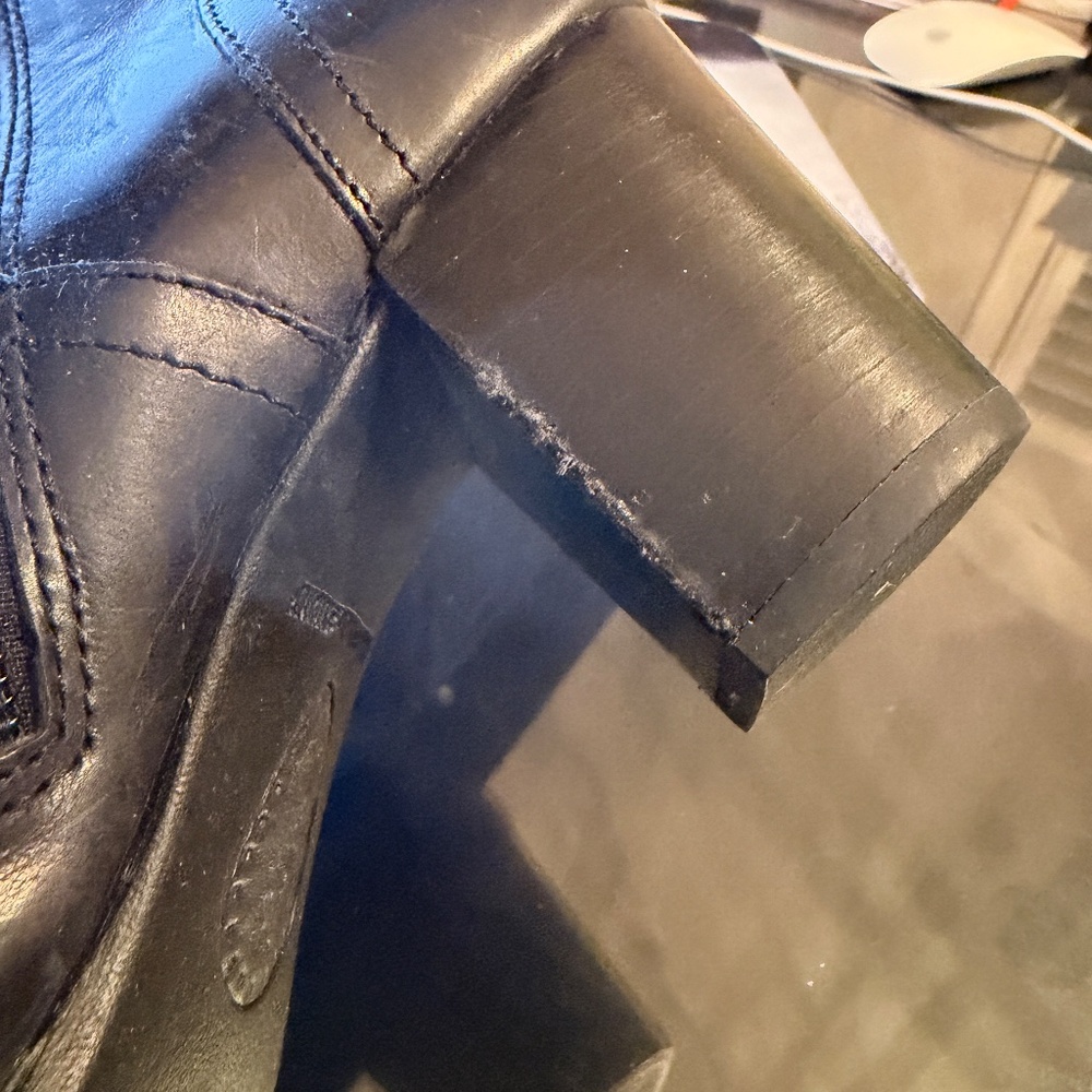 Born Women's Black heeled ankle bootie, size 8.5 - Picture 8 of 8